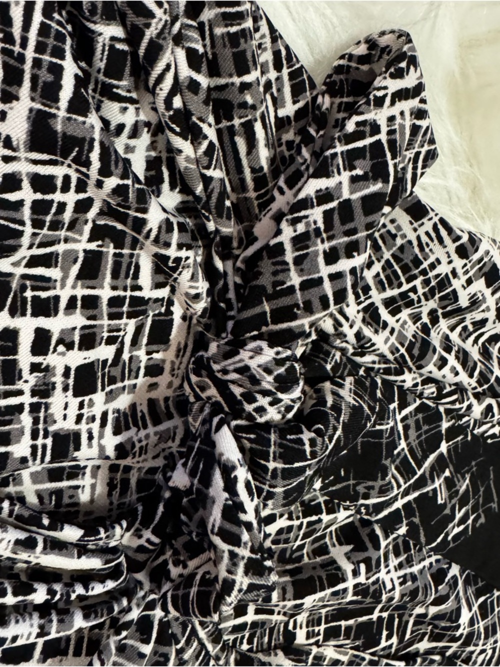 BCBGMAXAZRIA Black & White Abstract Wrap Dress XS NWOT Long Sleeve - Picture 7 of 13